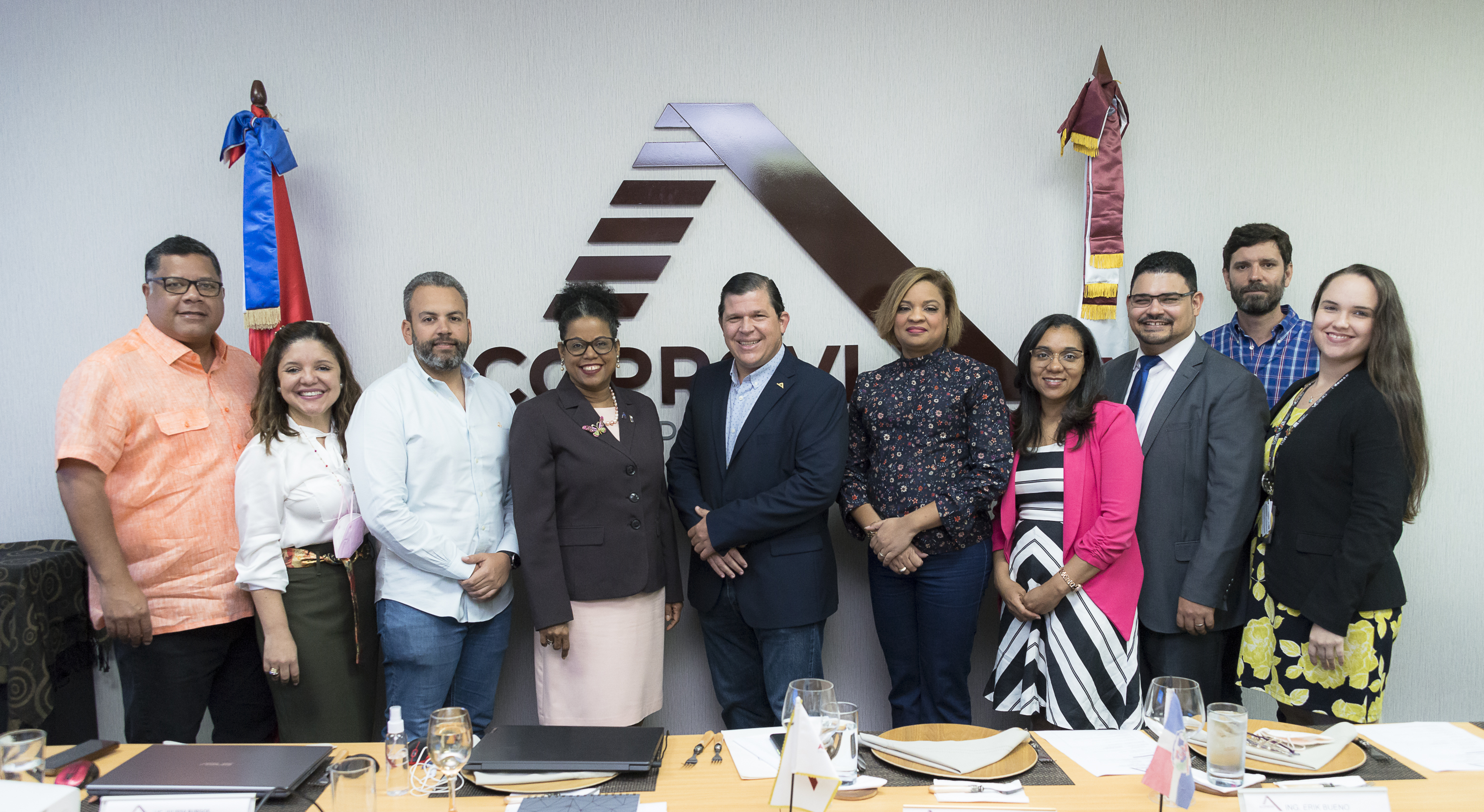 Oficina Nacional de Estadísticas presenta a la Asociación Dominicana de Constructores y Promotores de la Vivienda resultados del ROE 2021-2