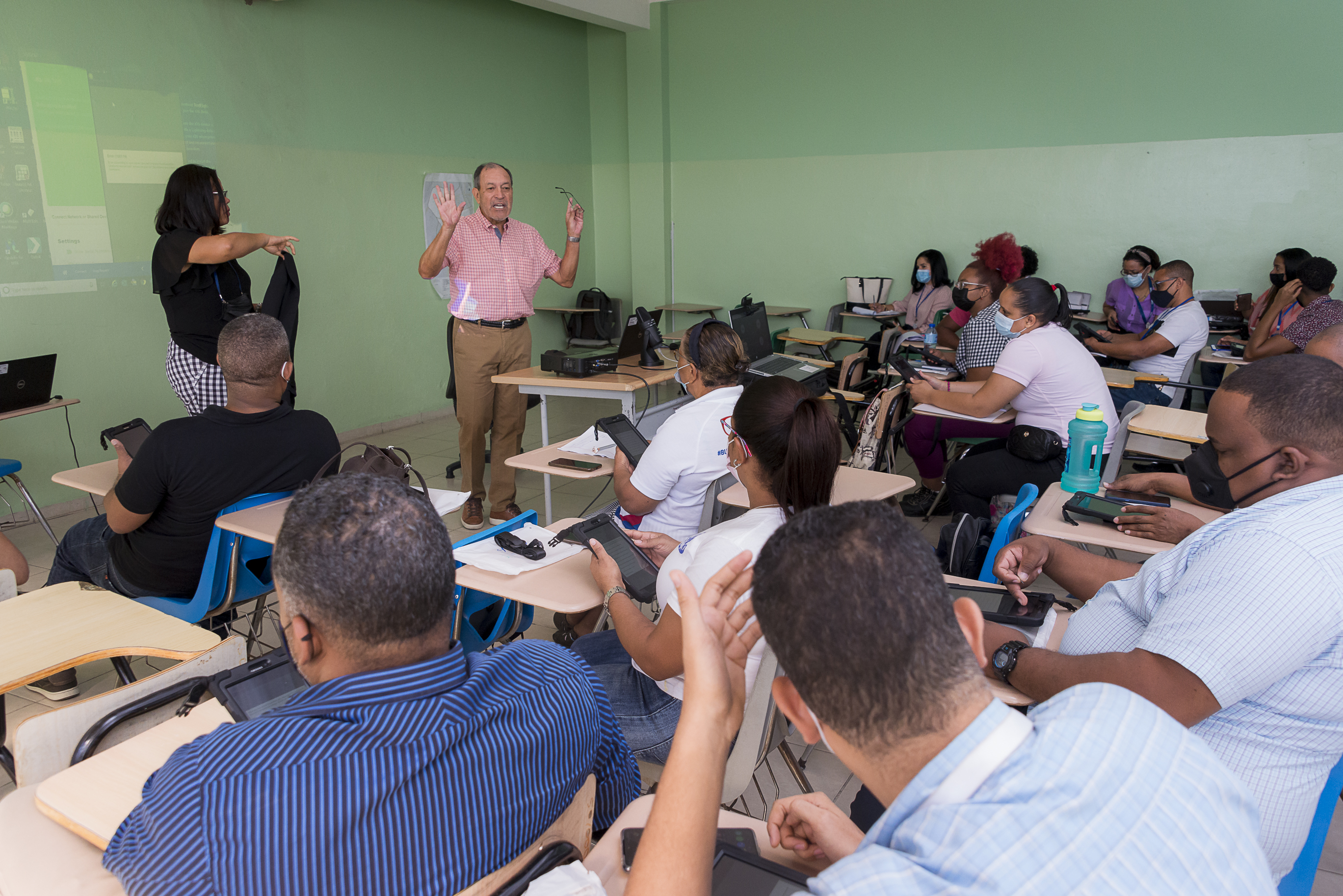 Expertos internacionales capacitan técnicos de la ONE en aplicativo tecnológico para prueba censal