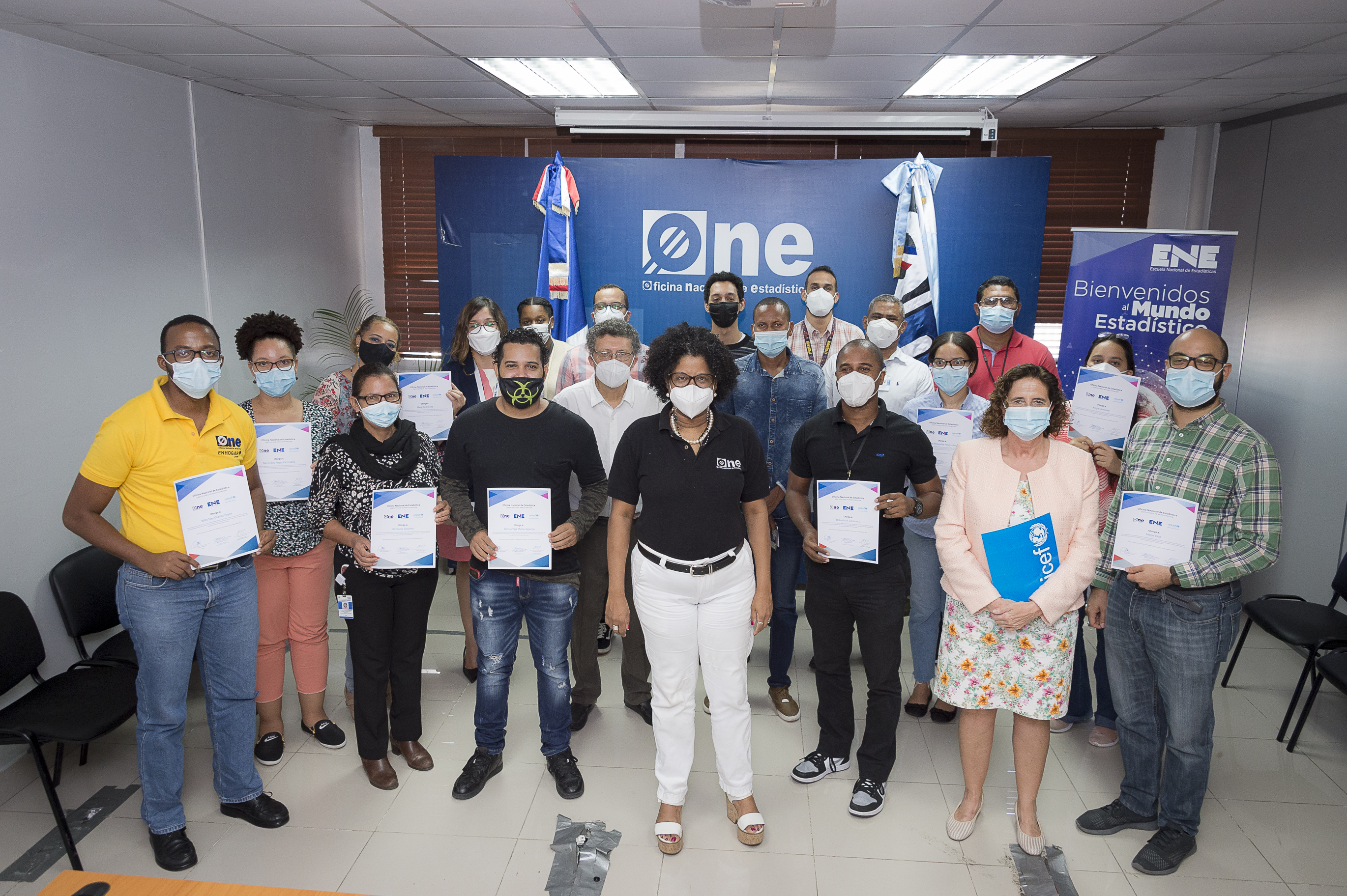 Escuela Nacional de Estadística realiza cierre de curso en Análisis Estadístico para la Programación de datos con spss