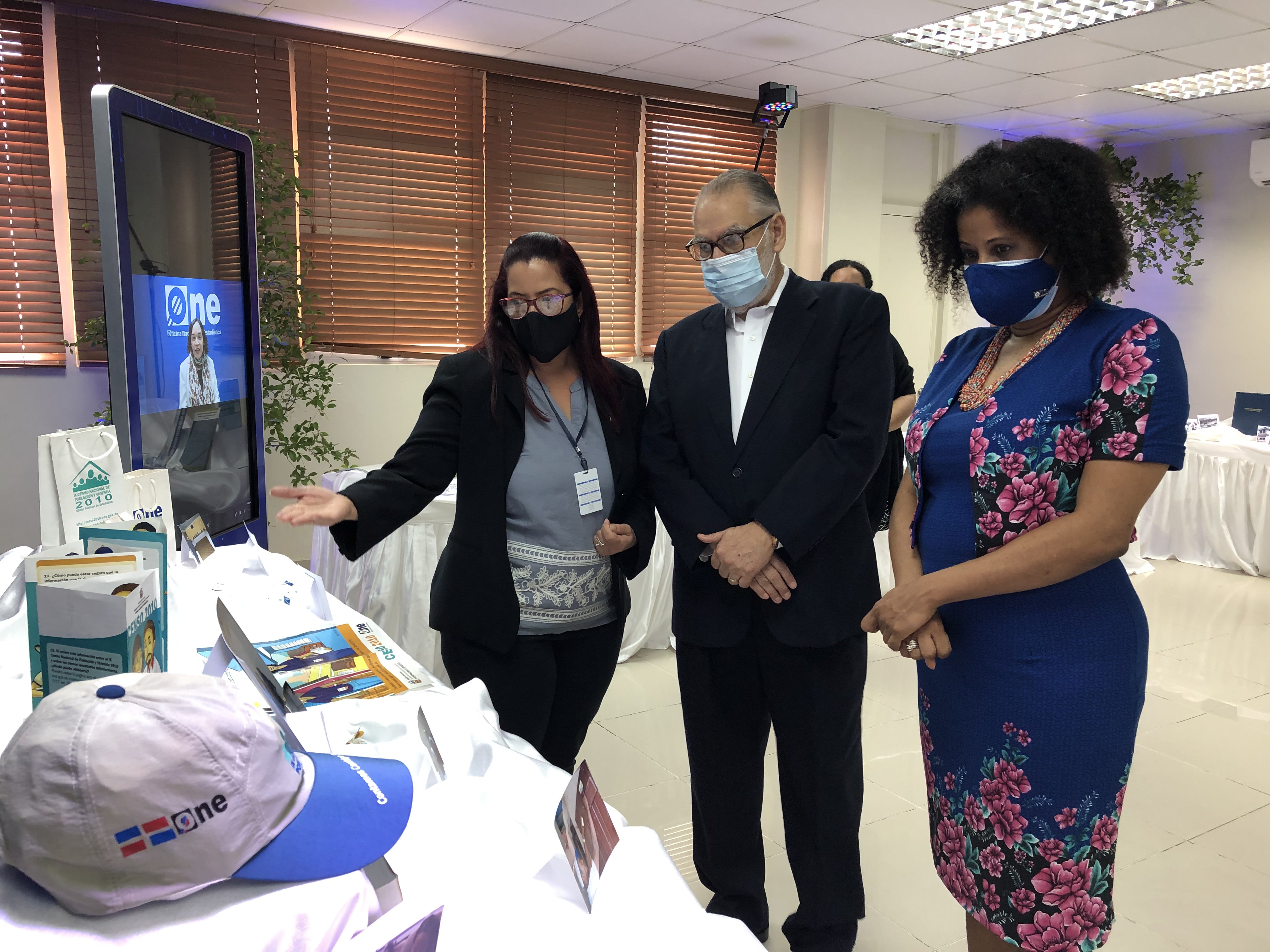 Ministro de Economía se integra a las actividades de celebración del 85 aniversario de la ONE