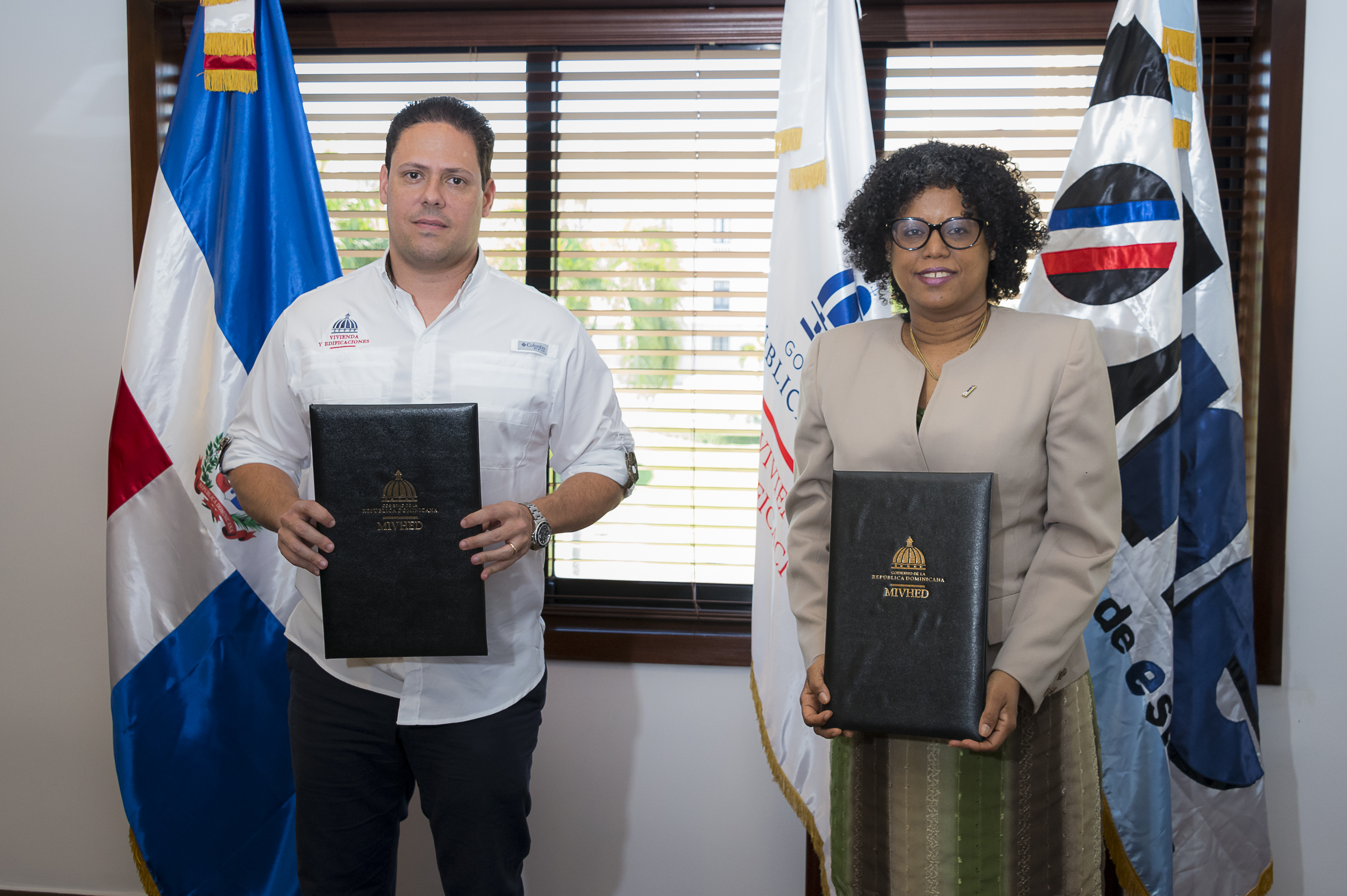 ONE y MIVHED firman acuerdo para fortalecer estadísticas del sector de viviendas y edificaciones