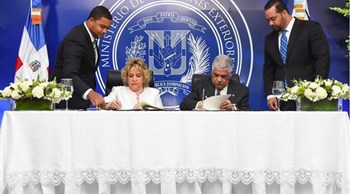 La ONE y el MIREX firman convenio para optimizar las cifras de comercio exterior del país.