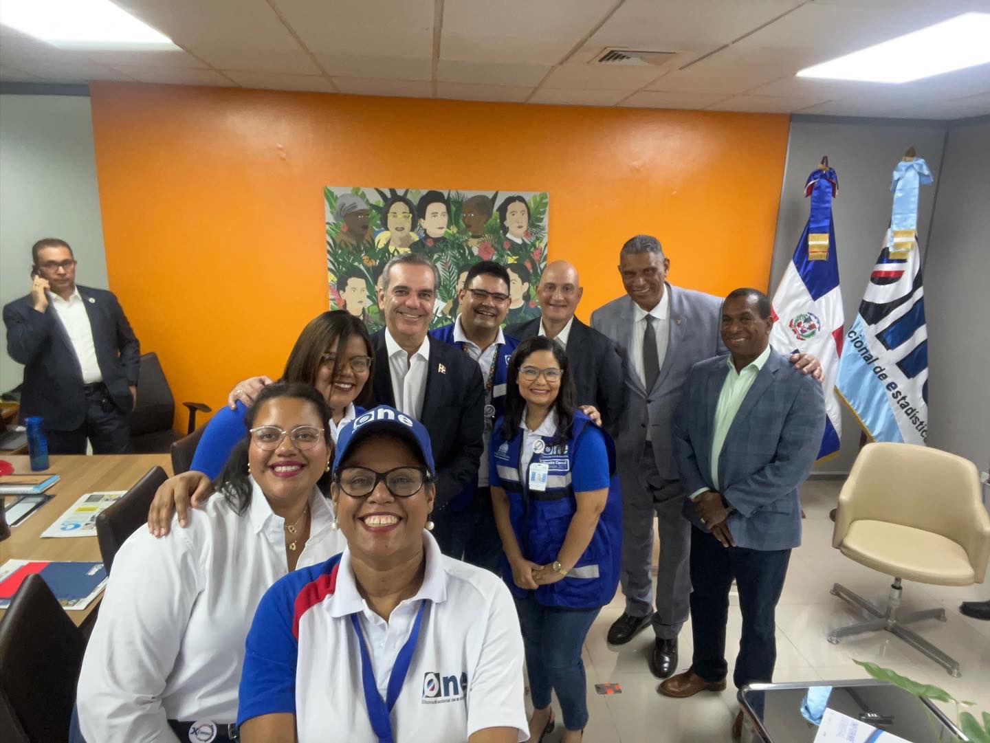 Directora de la ONE recibe visita de presidente Abinader para presentar el trabajo que realiza el ente estadístico