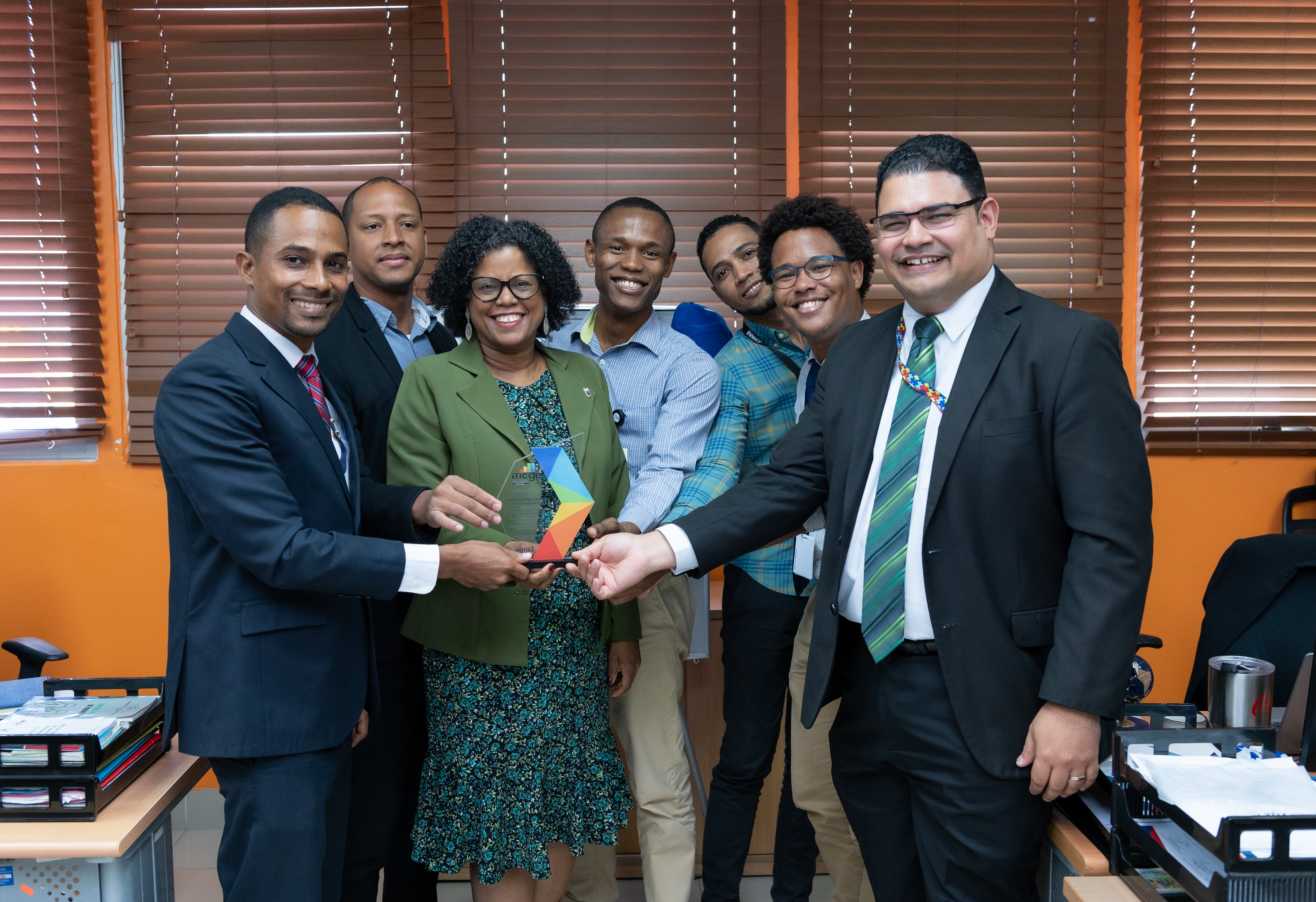 ONE es reconocida en el renglón Prácticas Promisorias de Gobierno Digital por la implementación del portal DATACOMEX-RD