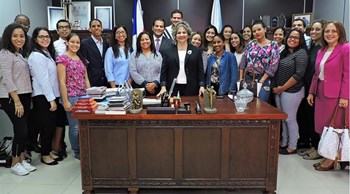 ONE imparte taller a estudiantes de la Pontificia Universidad Católica Madre y Maestra