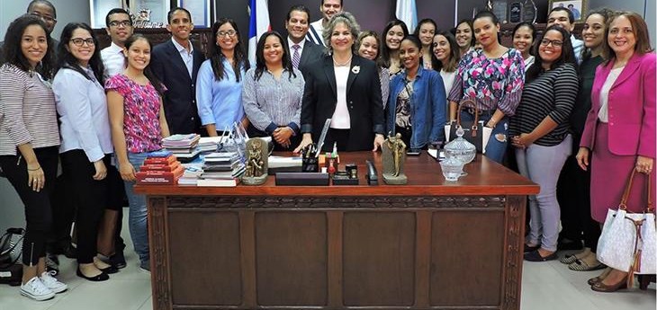 ONE imparte taller a estudiantes de la Pontificia Universidad Católica Madre y Maestra