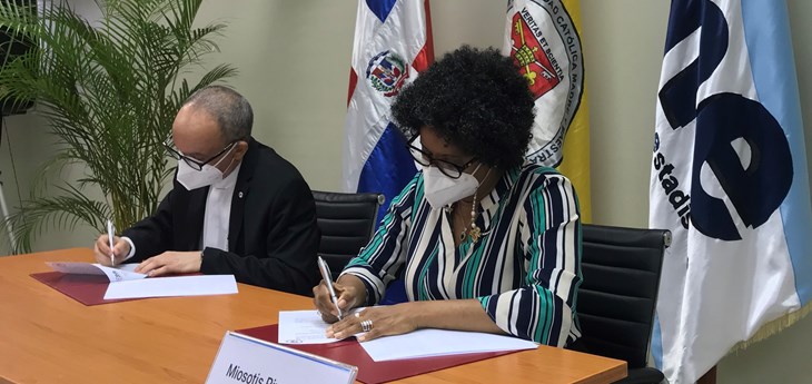La ONE y la PUCMM acuerdan impulsar programas académicos para promover el uso de las estadísticas