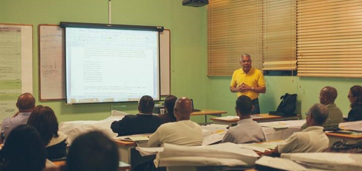 Con la cooperación de la Escuela Nacional de Estadística y el departamento de Cartografía