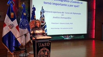 La ONE y la UASD realizan conferencia magistral sobre la importancia de la demografía.