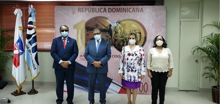La ONE y el INPOSDOM ponen a circular sello conmemorativo por los 100 años de la realización del 1er Censo