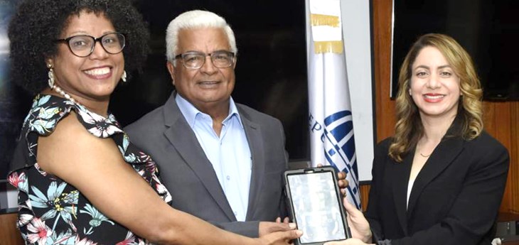 ONE entrega 2,575 tabletas a Bienes Nacionales