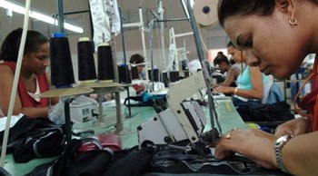 Aumentan los precios del productor en las industrias manufactureras y, disminuyen los precios de los servicios
