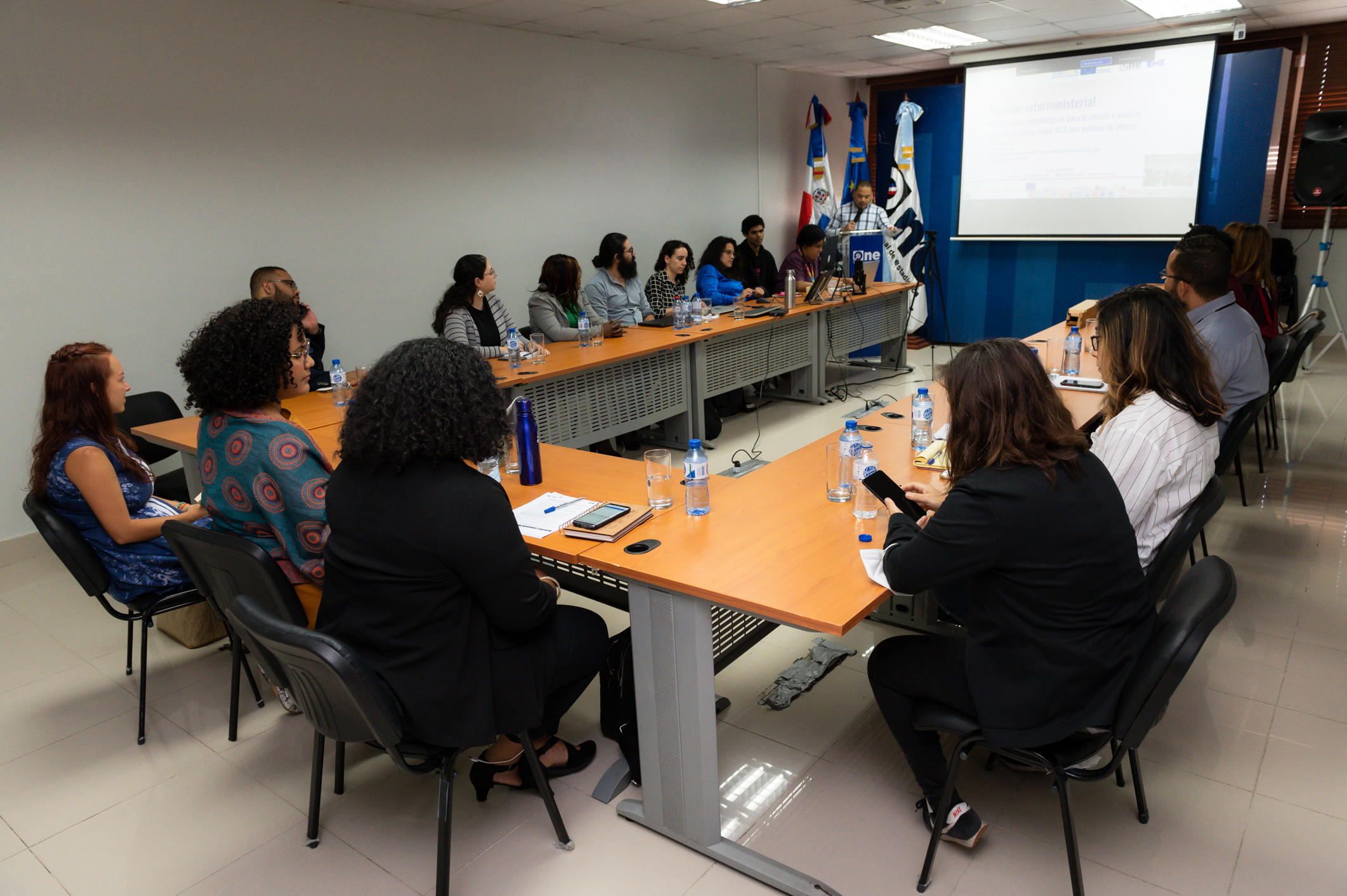 ONE presenta avances del “Estudio de análisis y cuantificación de las diversas variables de una brecha de género en el sector de Tics relacionada con el empleo”