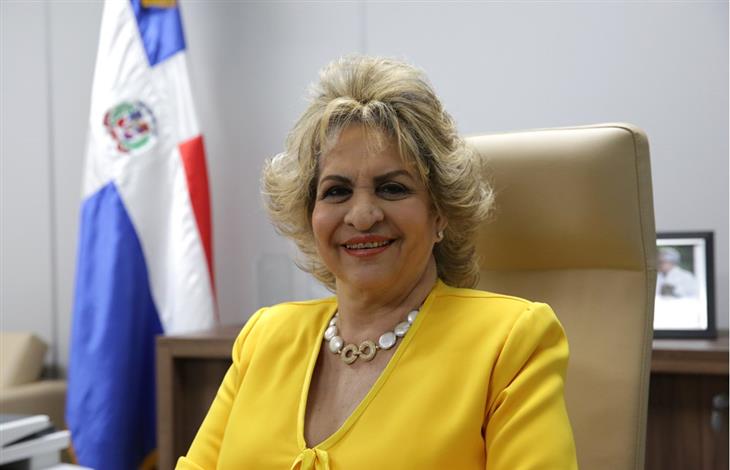 La mujeres ocuparon el 31.1% de los puestos de trabajos en empresas sector alojamiento y servicio de comida.