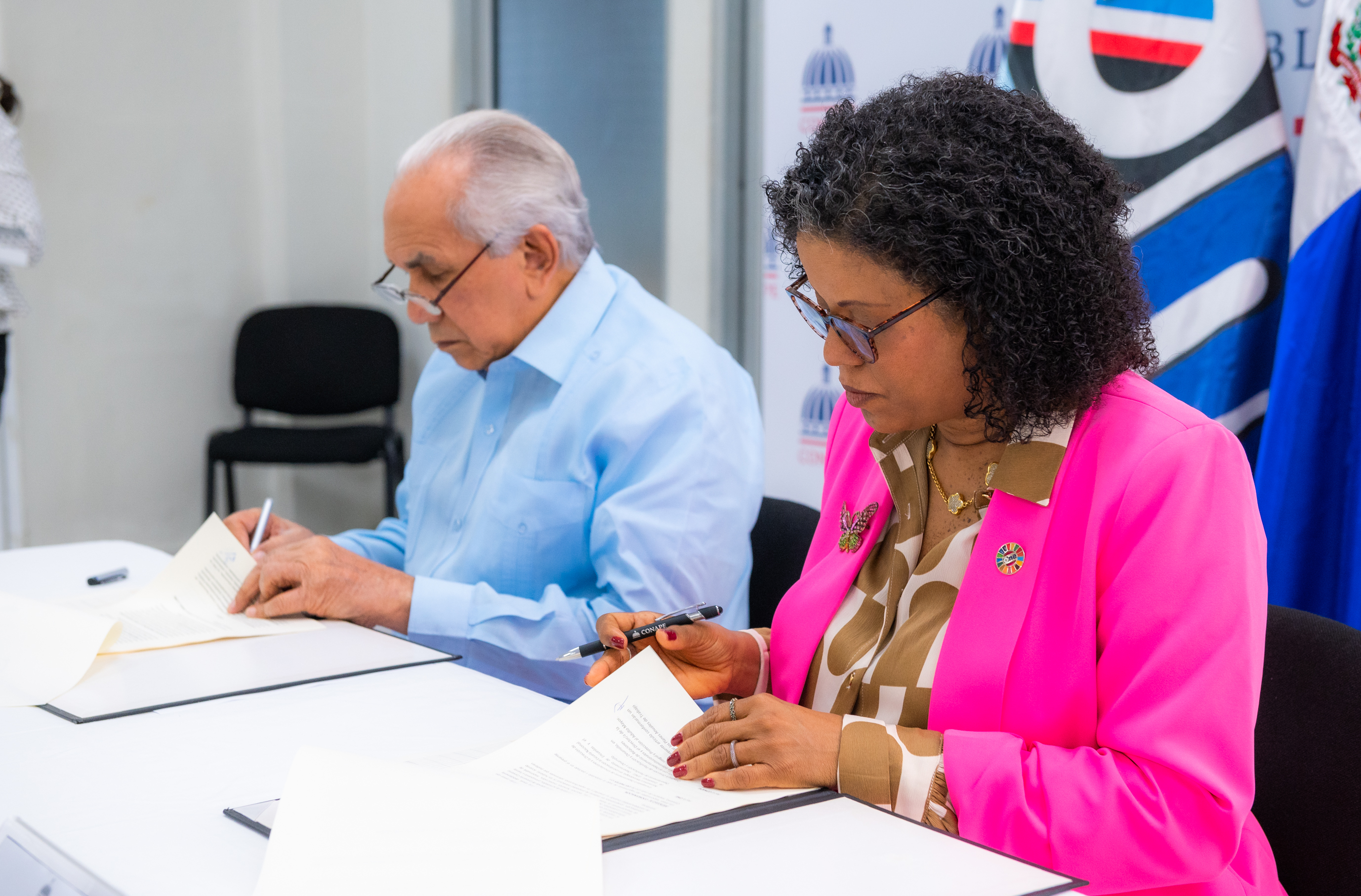 ONE y CONAPE firman convenio de colaboración interinstitucional