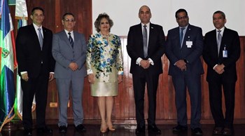 ONE recibe premio al Mérito de la Organización Mundial de Aduanas